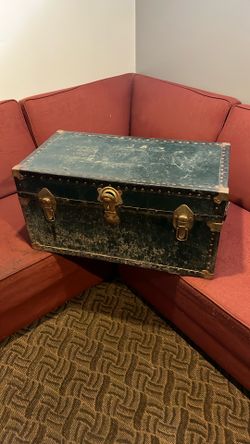 Vintage Streamer Trunk
