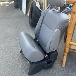 2023 Toyota Sienna Parts Seats