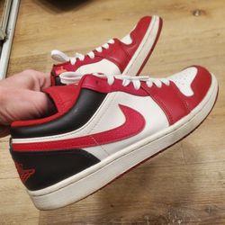 Jordan 1 Low Alternate Bred Size 9.5