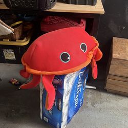 Pool toy crab