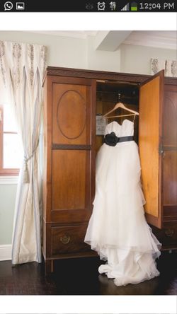 Pre-Own Wedding Dress (HAYLEY PAIGE original price $3000)