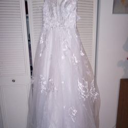 Wedding Dress Brand New With Accesories