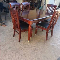 Dining Table And 5 Chairs 