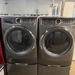 ELECTROLUX WASHER & ELECTRIC DRYER SET! 