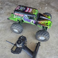 Traxxas Grave Digger Monster Jam Edition RC Car 