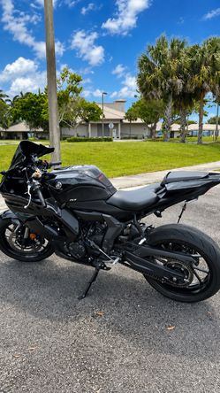 2023 Yamaha R7 3,080 Miles - Clean title