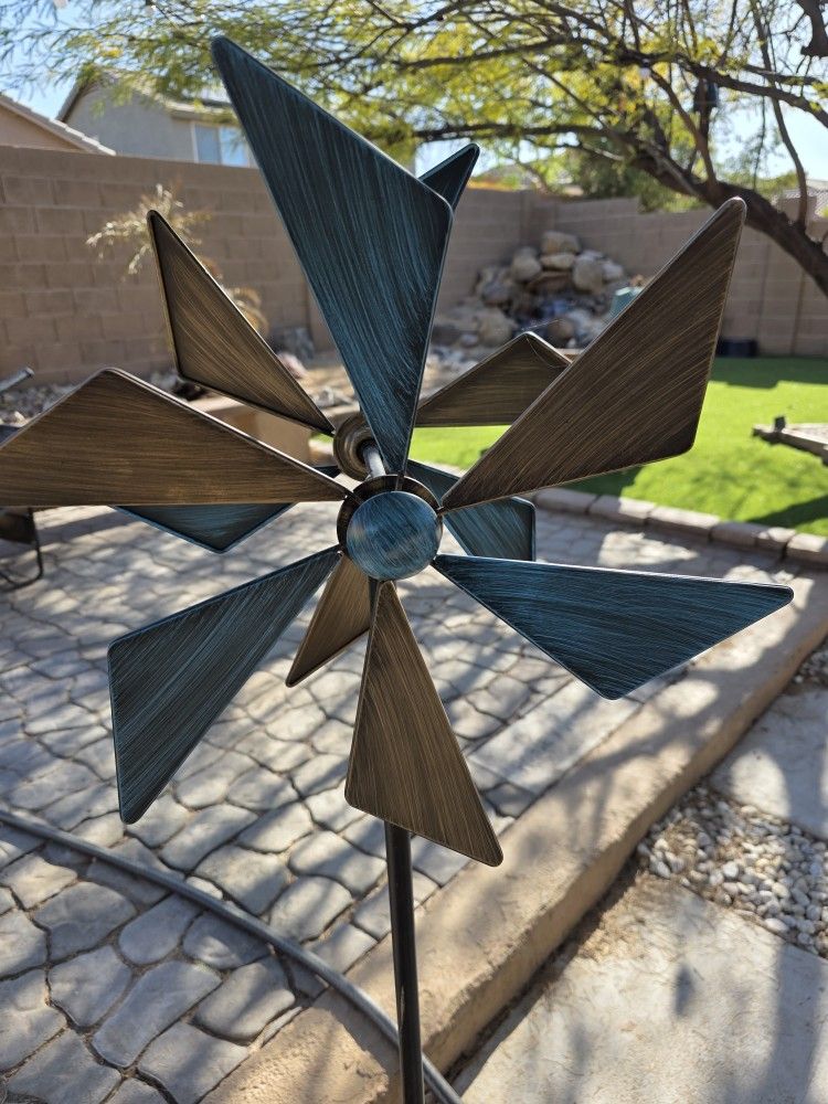 Garden Wind Spinners Outdoor
Windmill Metal Wind Sculpture
Lawn Yard Art Decor