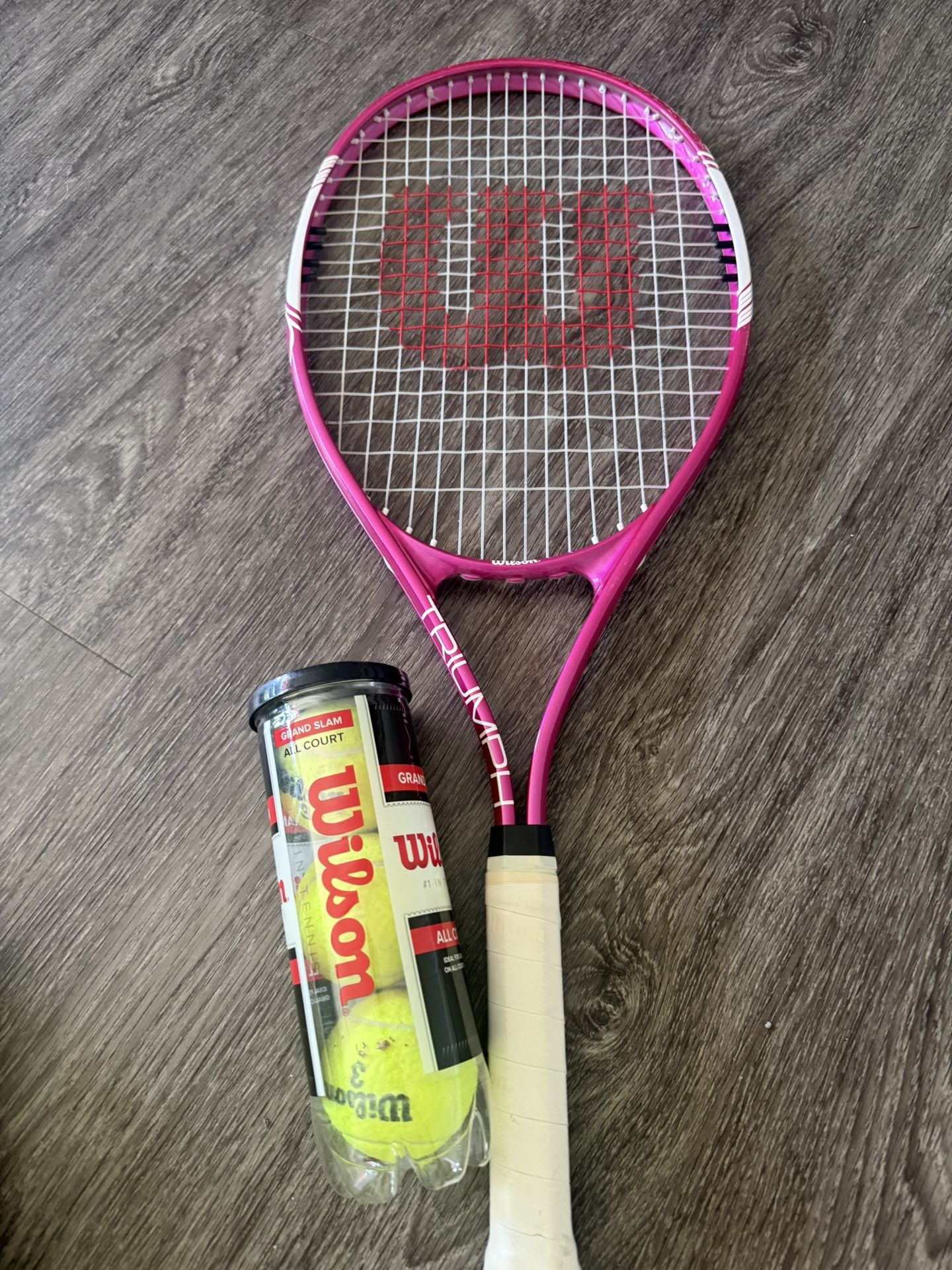 Pink Adult Wilson Tennis Racquet With Tennis Balls (3)