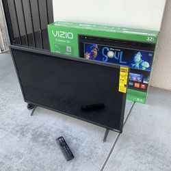 (NEW) $90 VIZIO 32-inch D-Series 720p Smart TV with Apple AirPlay Chromecast 150+ Free Channels, D32h-J09 