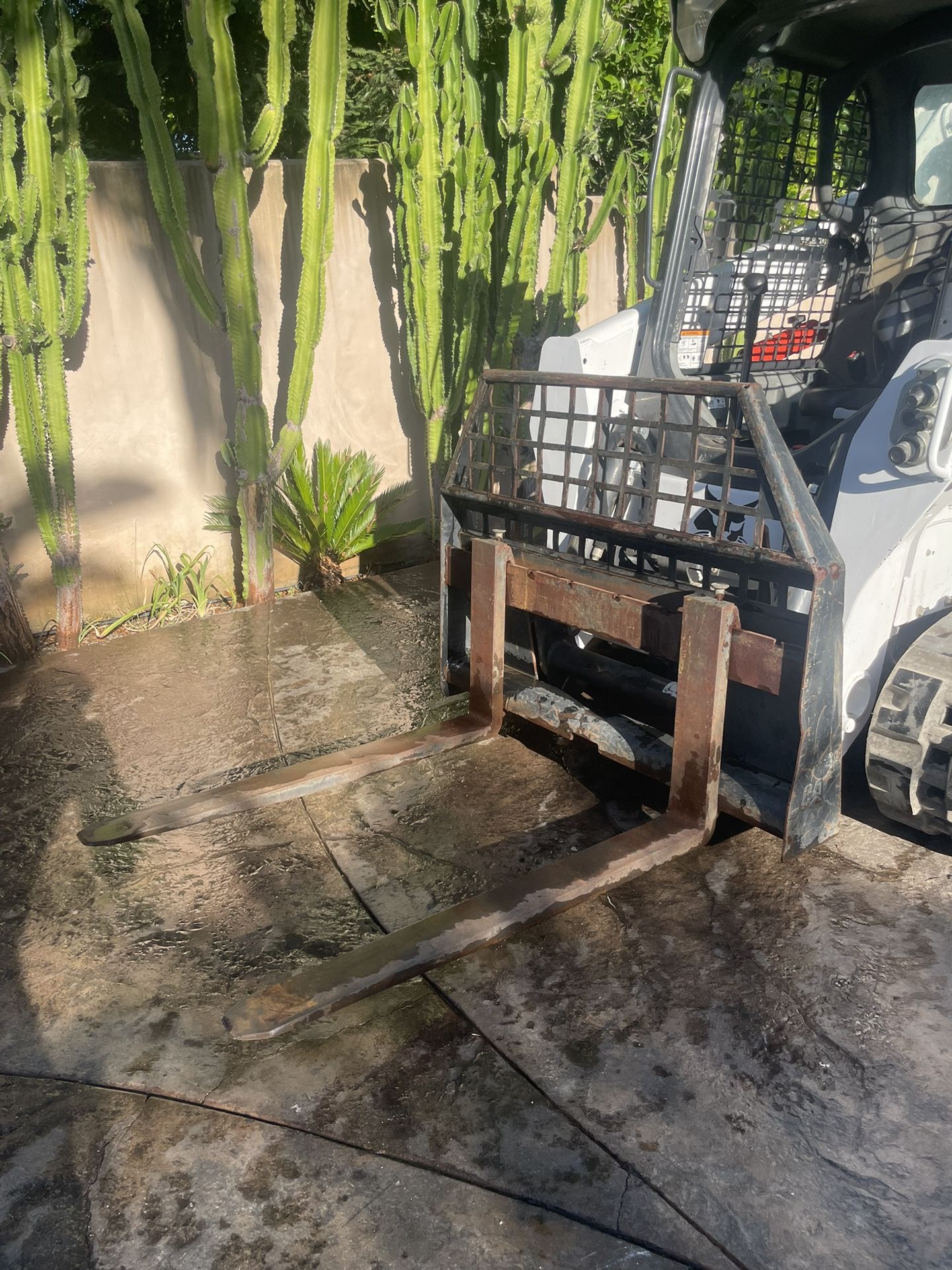 Caterpillar Skid Steer Pallet Fork Attachment