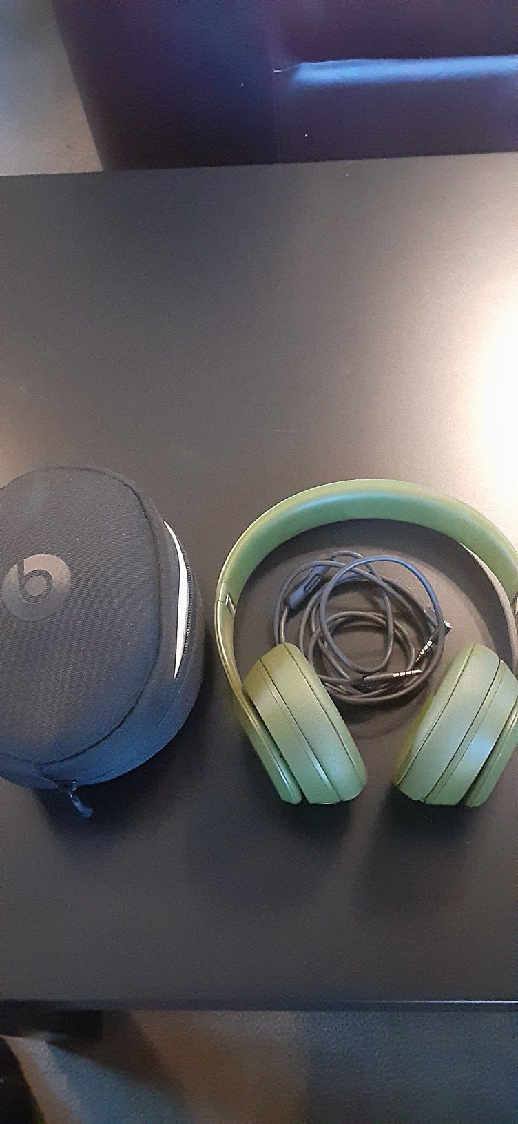 Solo Beats 3 Wireless Headphones with Carrying case