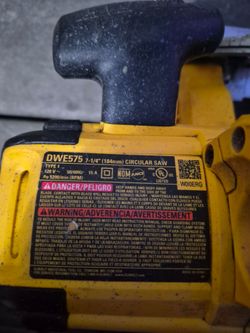 This is a DEWALT DWE575 7-1/4 inc