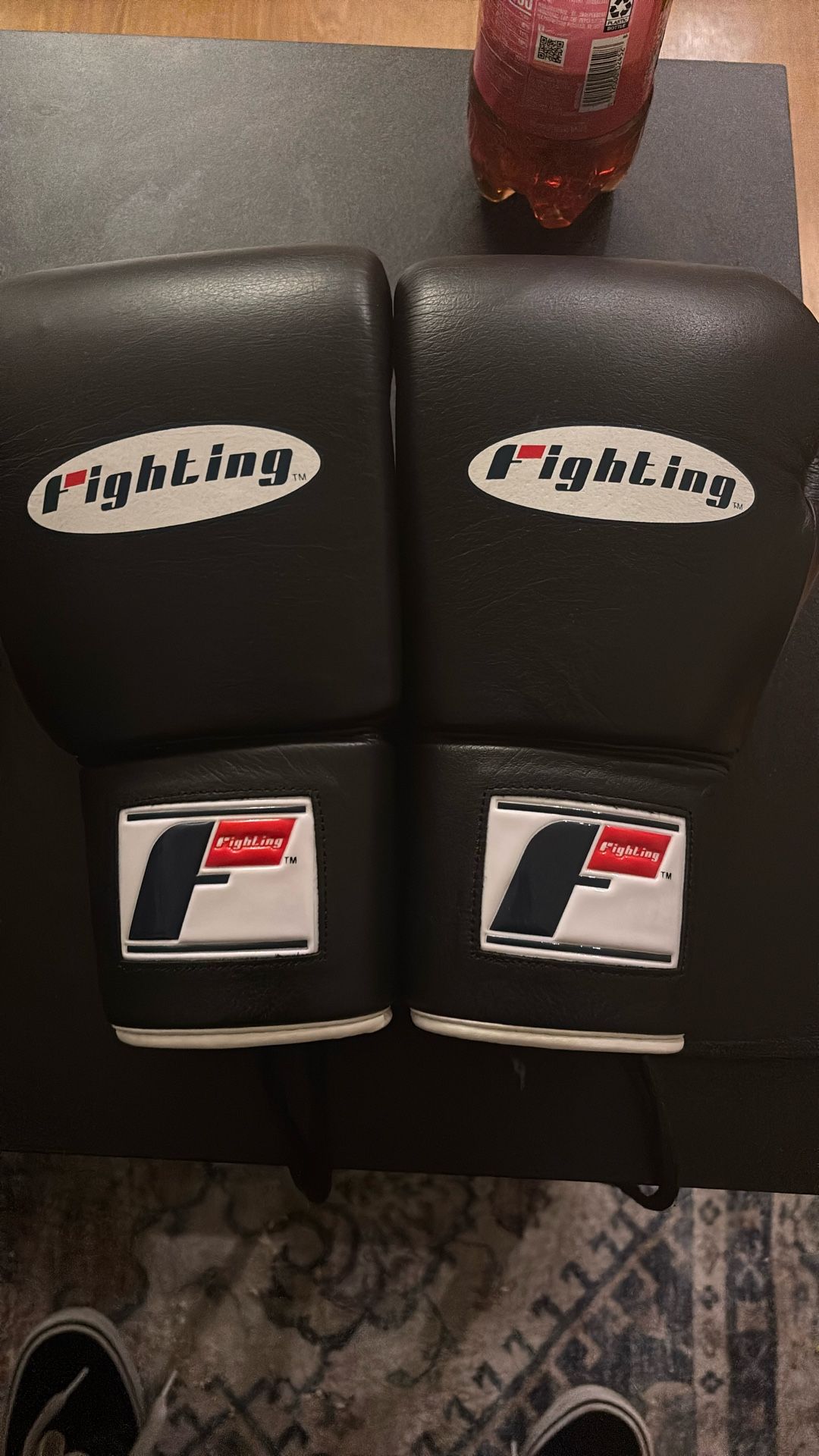 Fighting boxing gloves