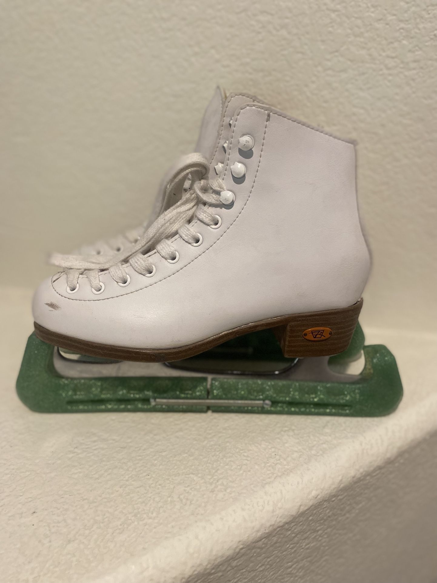 Riedell Flair 910 Women’s Figure Ice Skates