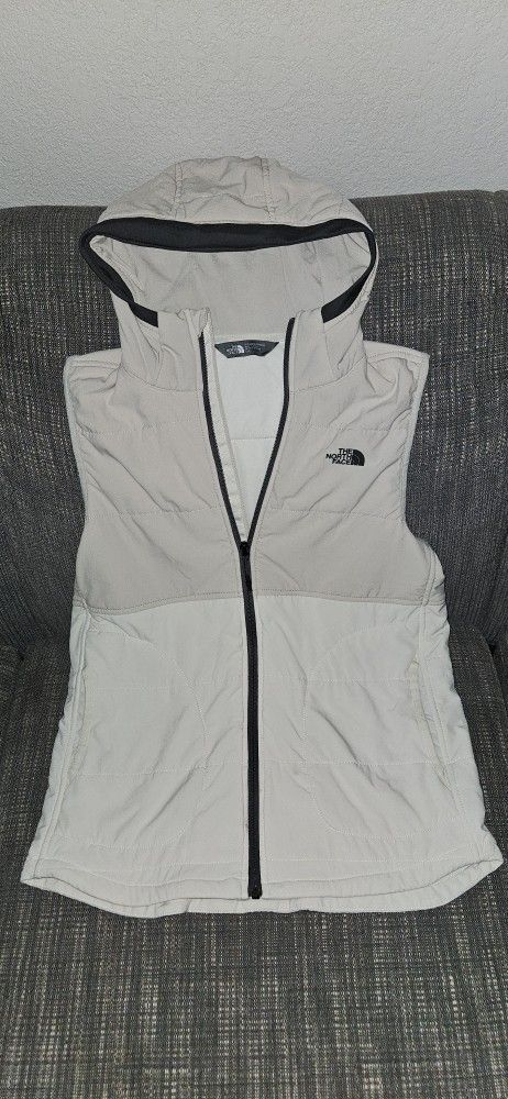 The North Face Woman's Size Small Quilted Hooded Zip-Up Puffer Vest LNWOTs