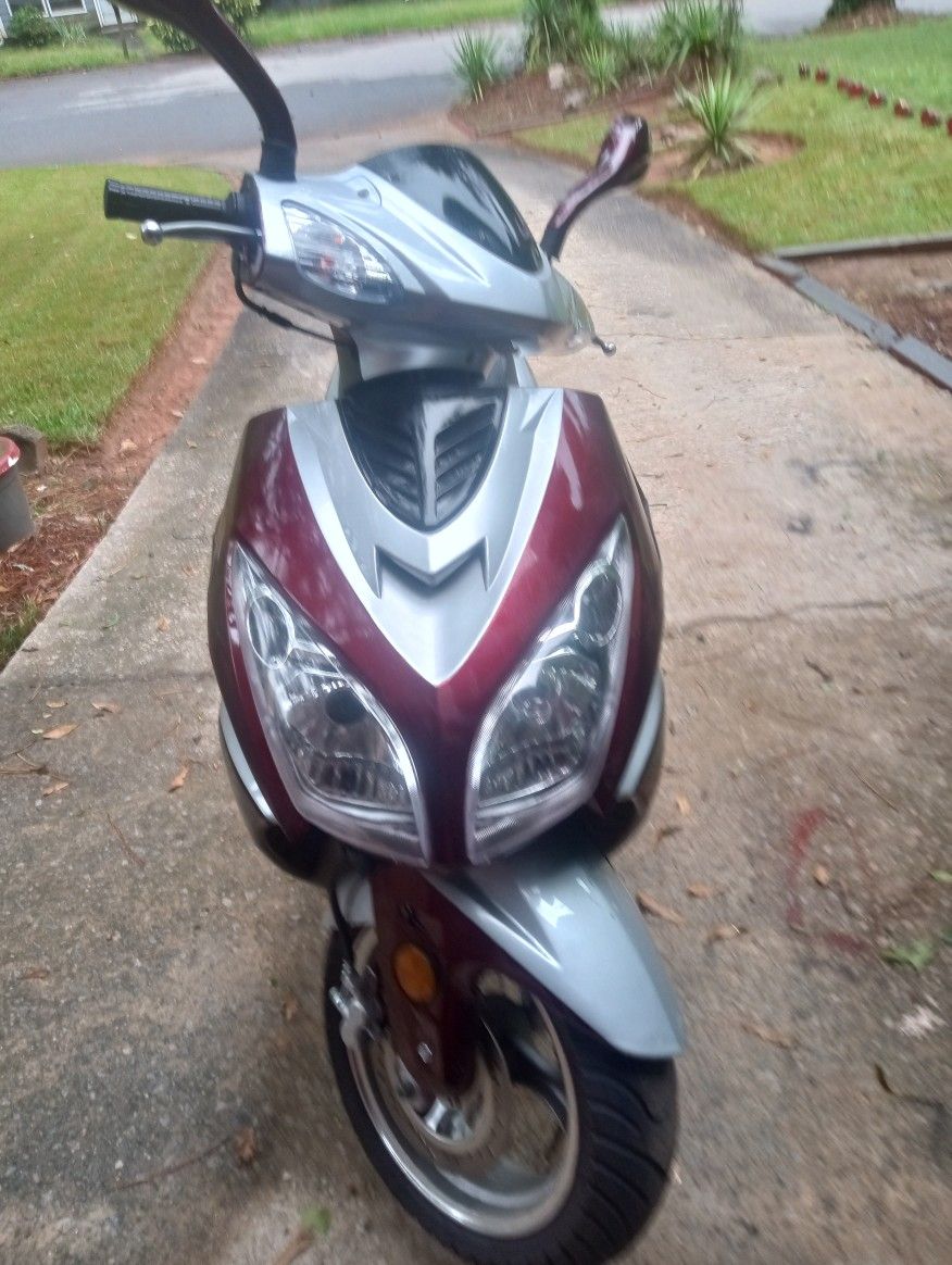 Title On Hand.150cc Moped Eagle.. Equipped With Radio Bluetooth..2023