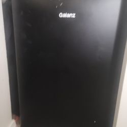 Galanz Refrigerator With Built In Freezer