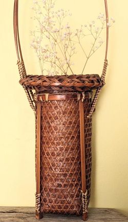 vase shaped basket