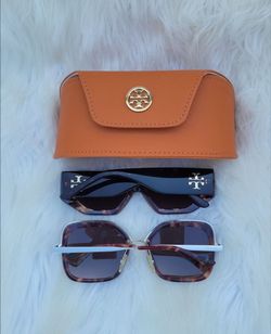 PRADA Y TORY BURCH $170,POR LOS DOS.