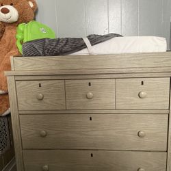 Infant drawer dresser with changing top 