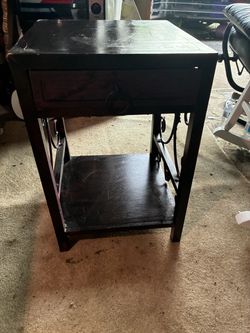 One drawer/shelve night stand