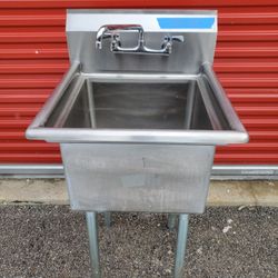 23"W STAINLESS STEEL SINK with FAUCET 