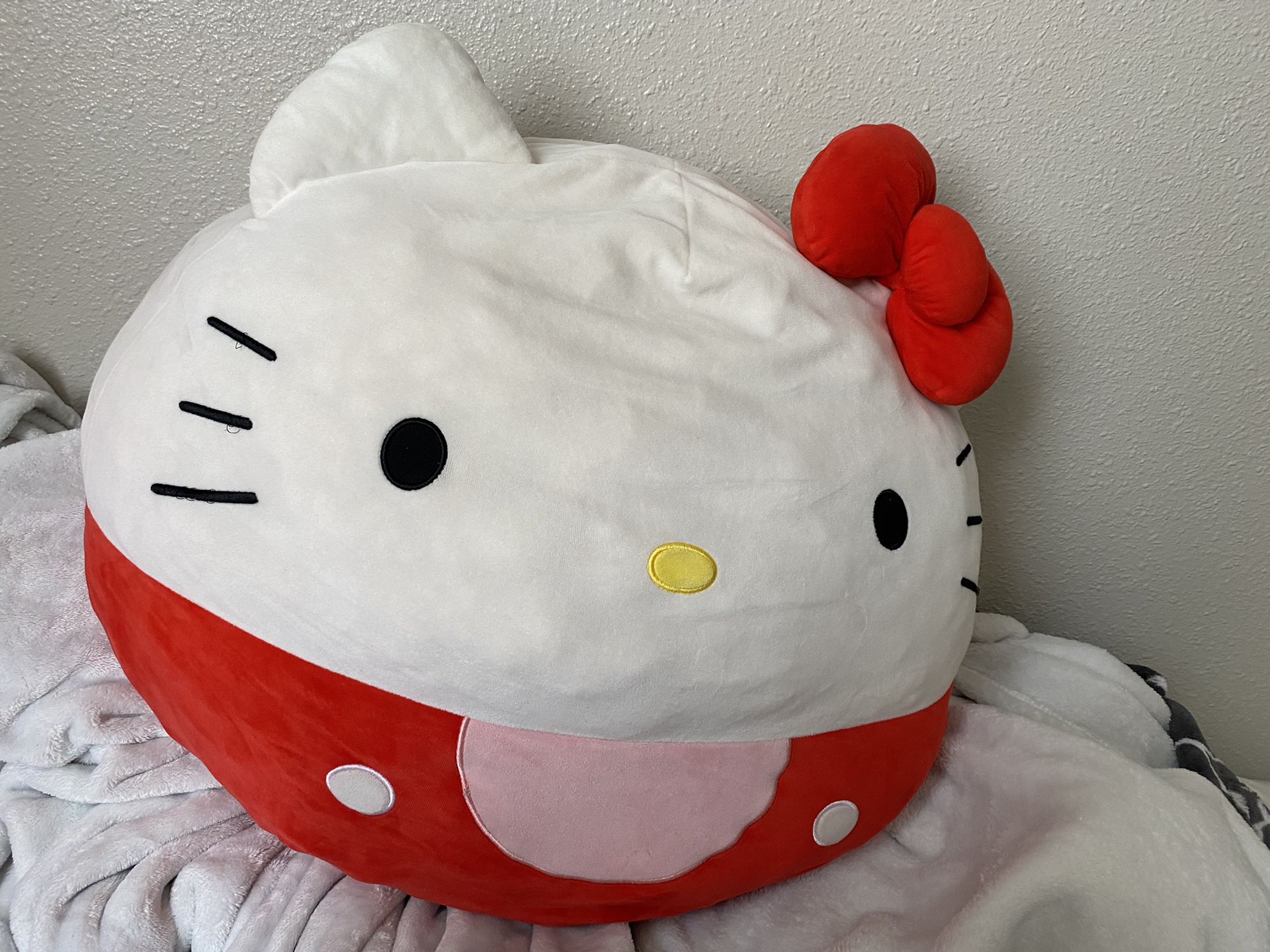 Jumbo hello kitty stuffy