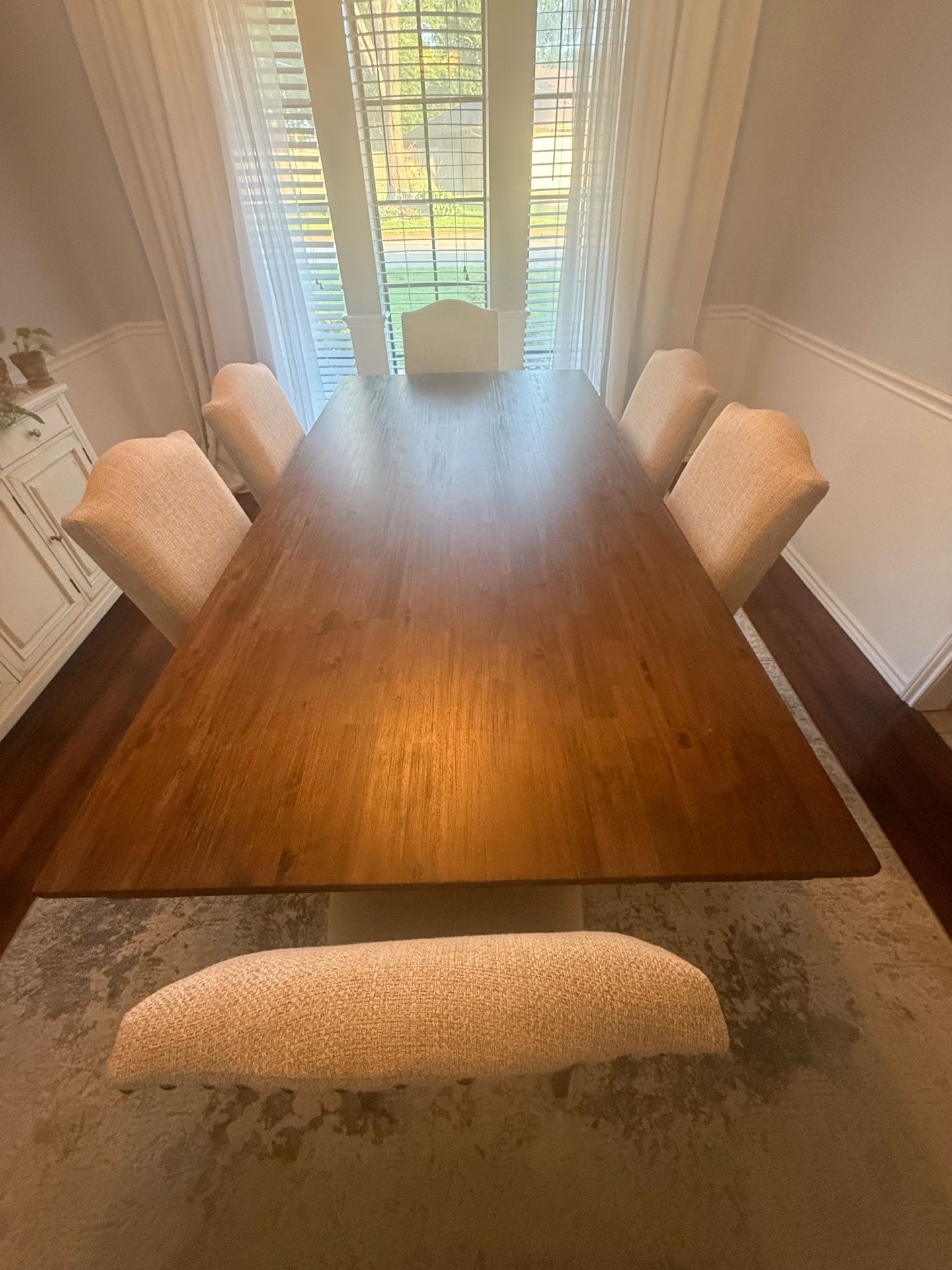 Dinning set for sale! Seats six