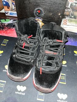 Size 8.5 - Air Jordan 11 Retro Bred Velvet