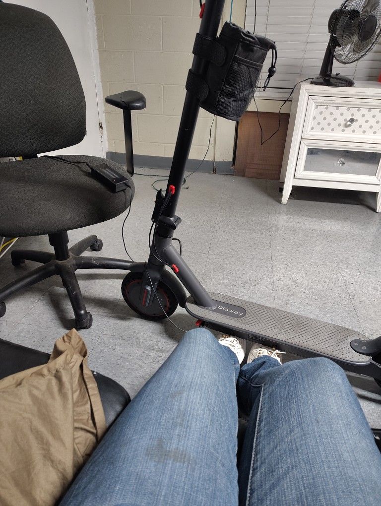 Foldable Qlaway Adult Electric Scooter