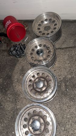 Toyota I guess Chevy too lug 16x8 6x139.7 lug pacer wheels