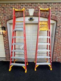 Werner 6ft Fiberglass Podium Platform Ladder (12ft Reach Height)