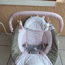 Baby rocker in good, clean condition, with music and vibration features