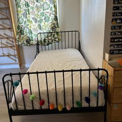 Black Ikea Minnen Extendable Twin Bed