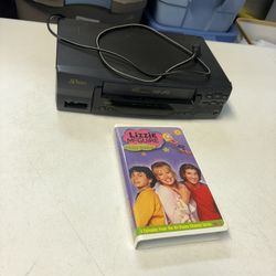 Philips SV2000 VCR 4 Head HI FI VHS Player SVB106AT21 with VHS Tape For Parts ONLY. AS IS