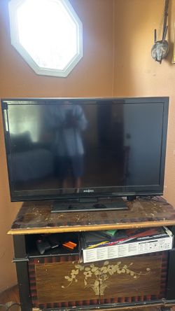 Insignia 34 inch Tv