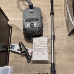 Miele Classic C1 Pure Suction Bagged Canister Vacuum LIKE NEW