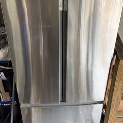 NEW INSIGNIA REFRIGERATOR 