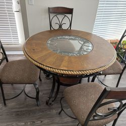 Dining Room Table And 4 Chairs 