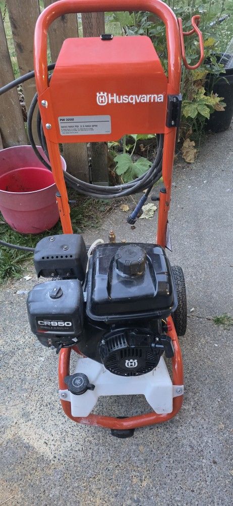 Husqvarna PW3200 Pressure Washer