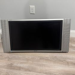 Silver Sharp Aquos Mountable TV 26”