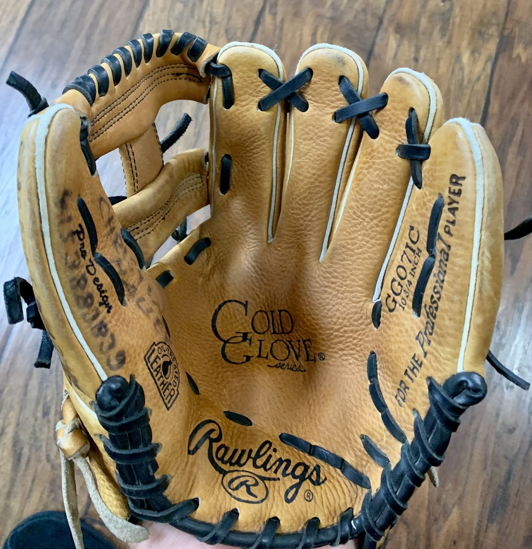 Rawlings Baseball Glove 10 3/4” Gold Glove Deer Tanned Leather