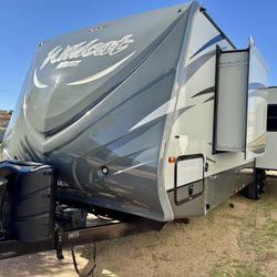 2016 wildcat maxx 33ft travel trailer with 2 large slide outs