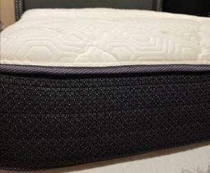 Sleepy's Hush Plush Model 7041 Queen Mattress
