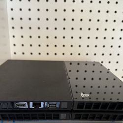 PS4 500gb, 1 controller, stand charger, assorted games