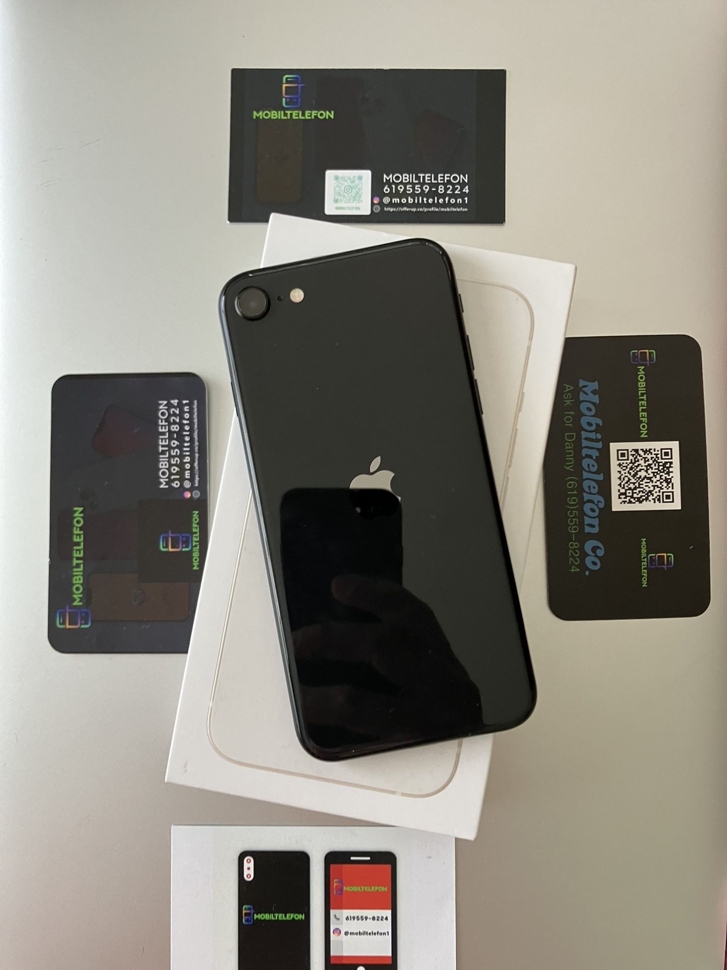 Iphone SE 64GB ANY CARRIER UNLOCKED BLACK