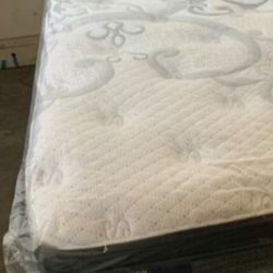 Queen size thick pillow tpp bed can deliver 