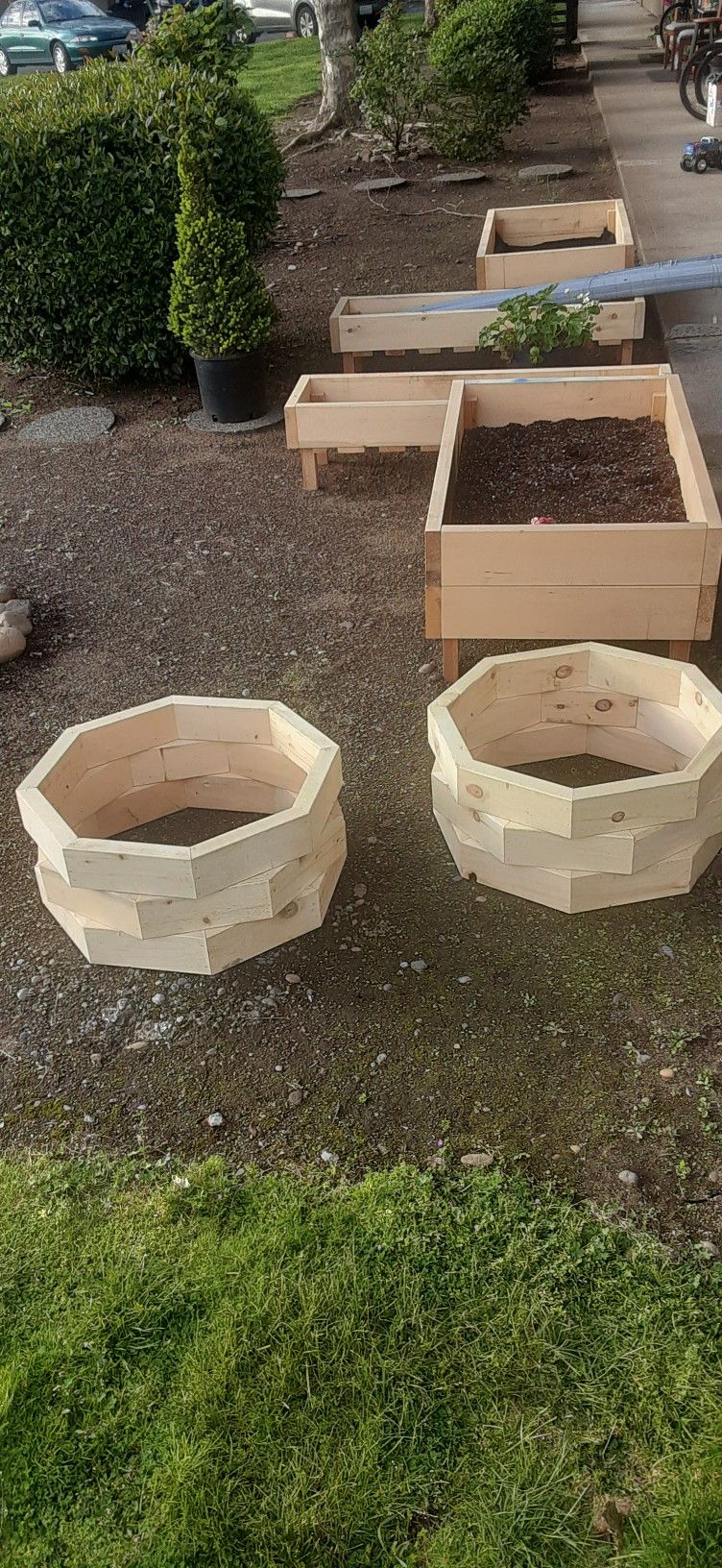 DIY Cedar Planter Boxes