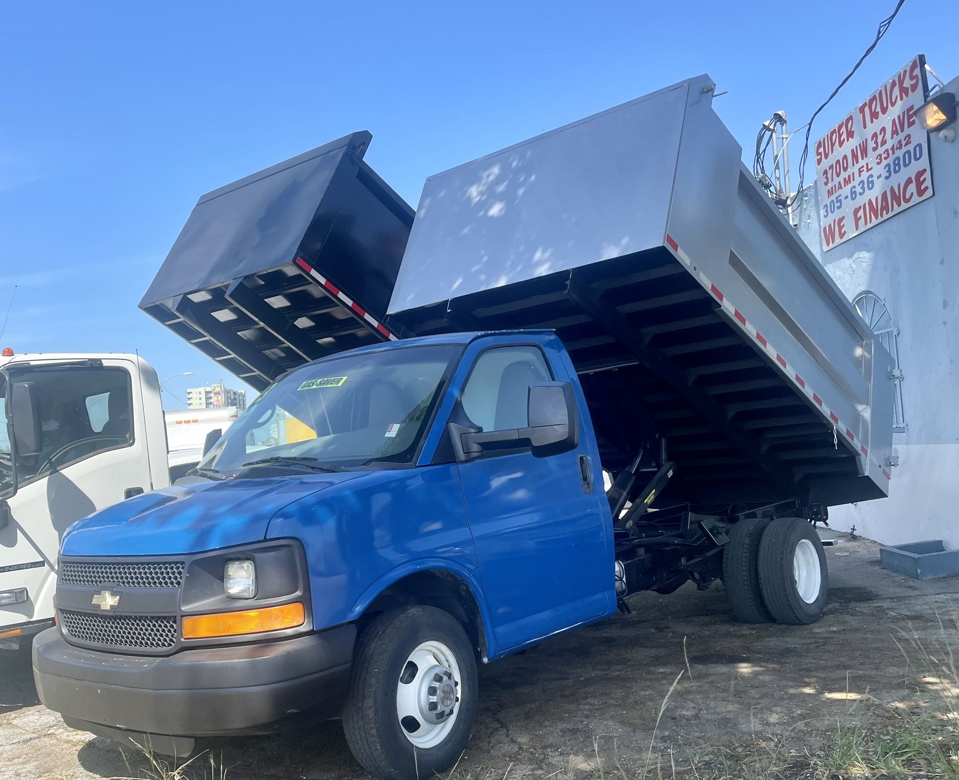 2013 CHEVY LANDSCAPE DUMP  TRUCK - Gas