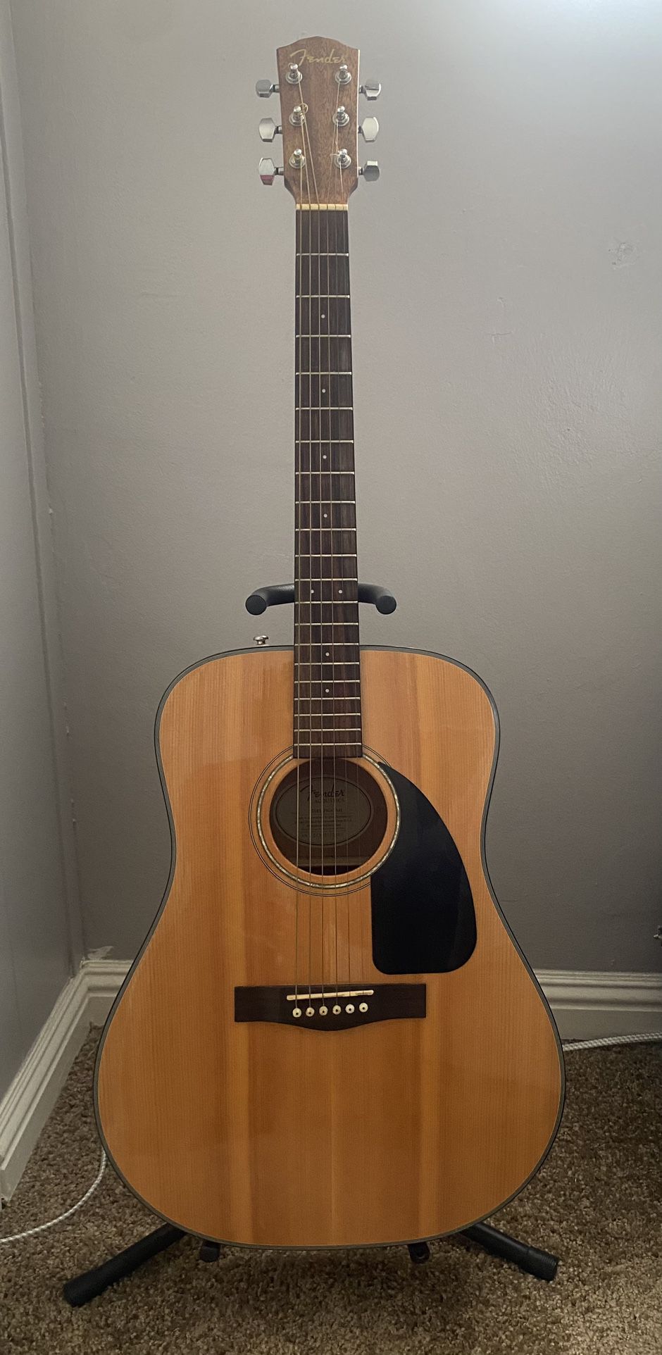 Fender Acoustic Guitar DG-8S Bundle. 